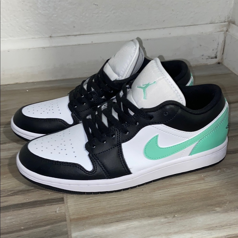 Nike Black and Green Sneakers with Mint Swoosh